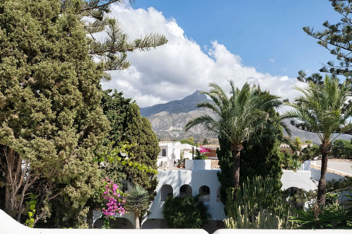Nueva Andalucía – Toppleilighet i to plan med terrasse og utsikt over Aloha Golf – bilde 4