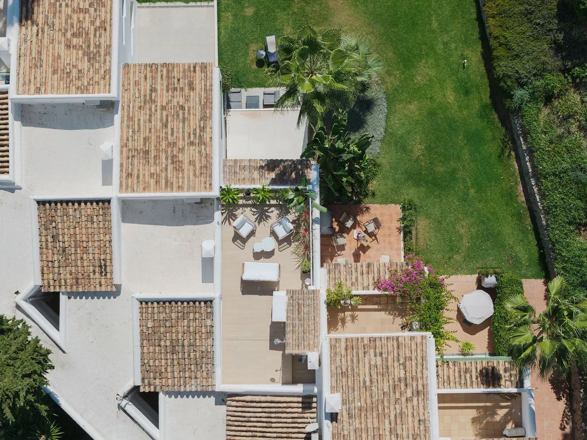 Nueva Andalucía – Toppleilighet i to plan med terrasse og utsikt over Aloha Golf – bilde 21