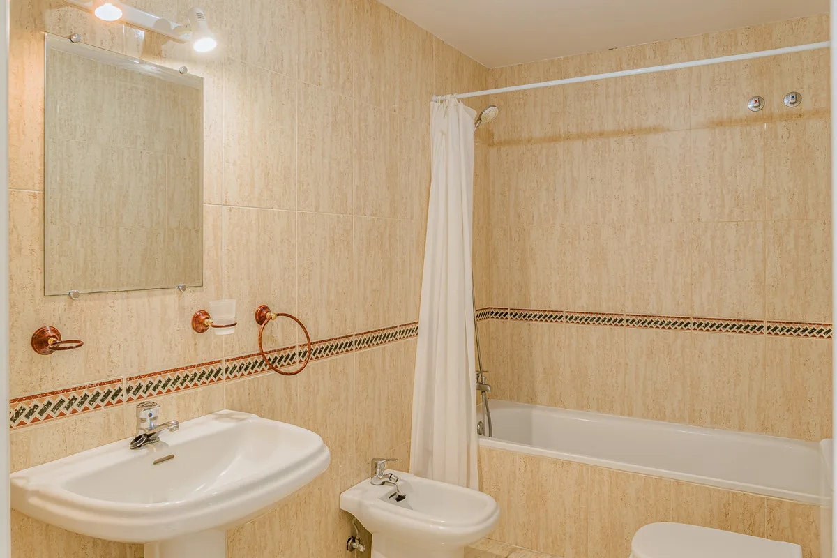 La Maestranza, Nueva Andalucía – Leilighet med to en suite-soverom og potensial for tre – bilde 14
