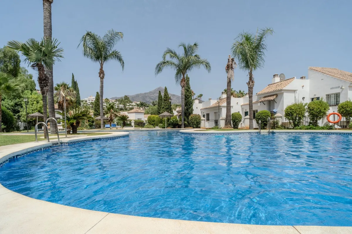 Aloha, Nueva Andalucía – Renovert toppleilighet med vestvendt terrasse og kveldssol – bilde 24