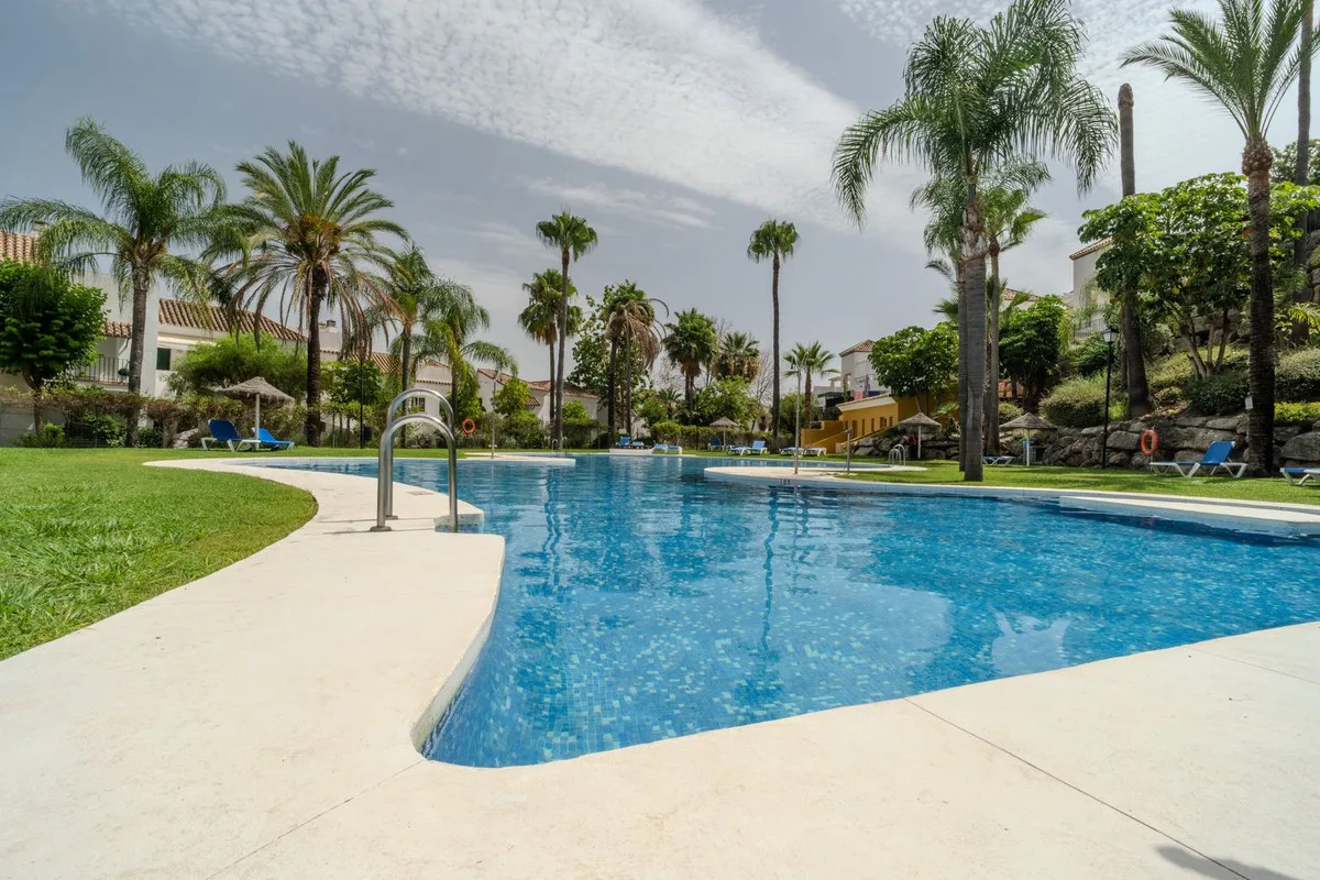 Aloha, Nueva Andalucía – Renovert toppleilighet med vestvendt terrasse og kveldssol – bilde 25