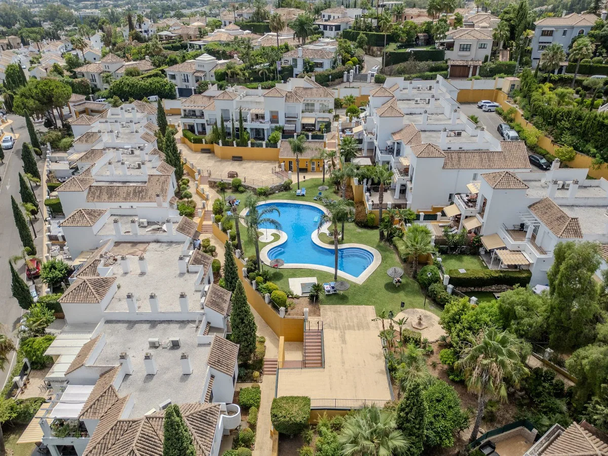 Aloha, Nueva Andalucía – Renovert toppleilighet med vestvendt terrasse og kveldssol – bilde 29