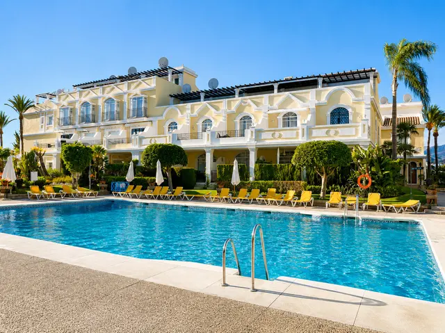 Aloha Gardens, Nueva Andalucía – Penthouse med takterrasse og solarium over Golf Valley