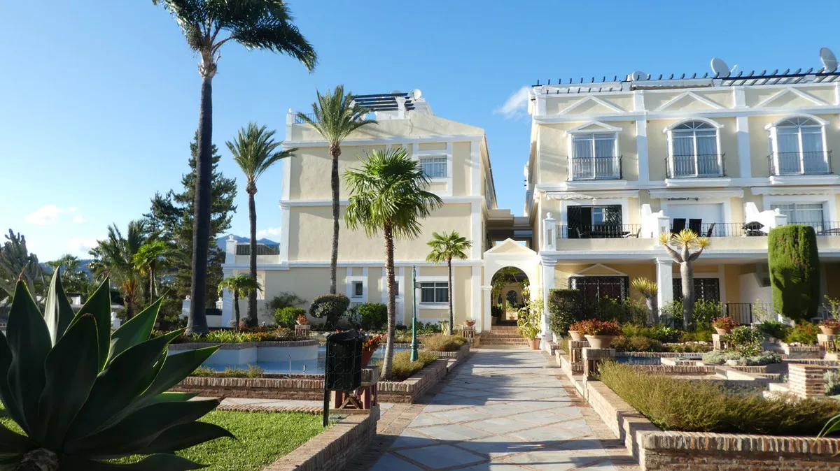 Aloha Gardens, Nueva Andalucía – Penthouse med takterrasse og solarium over Golf Valley – bilde 10