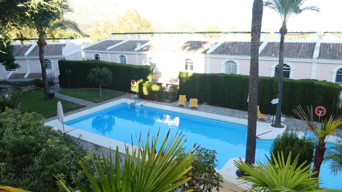 Aloha Gardens, Nueva Andalucía – Penthouse med takterrasse og solarium over Golf Valley – bilde 12