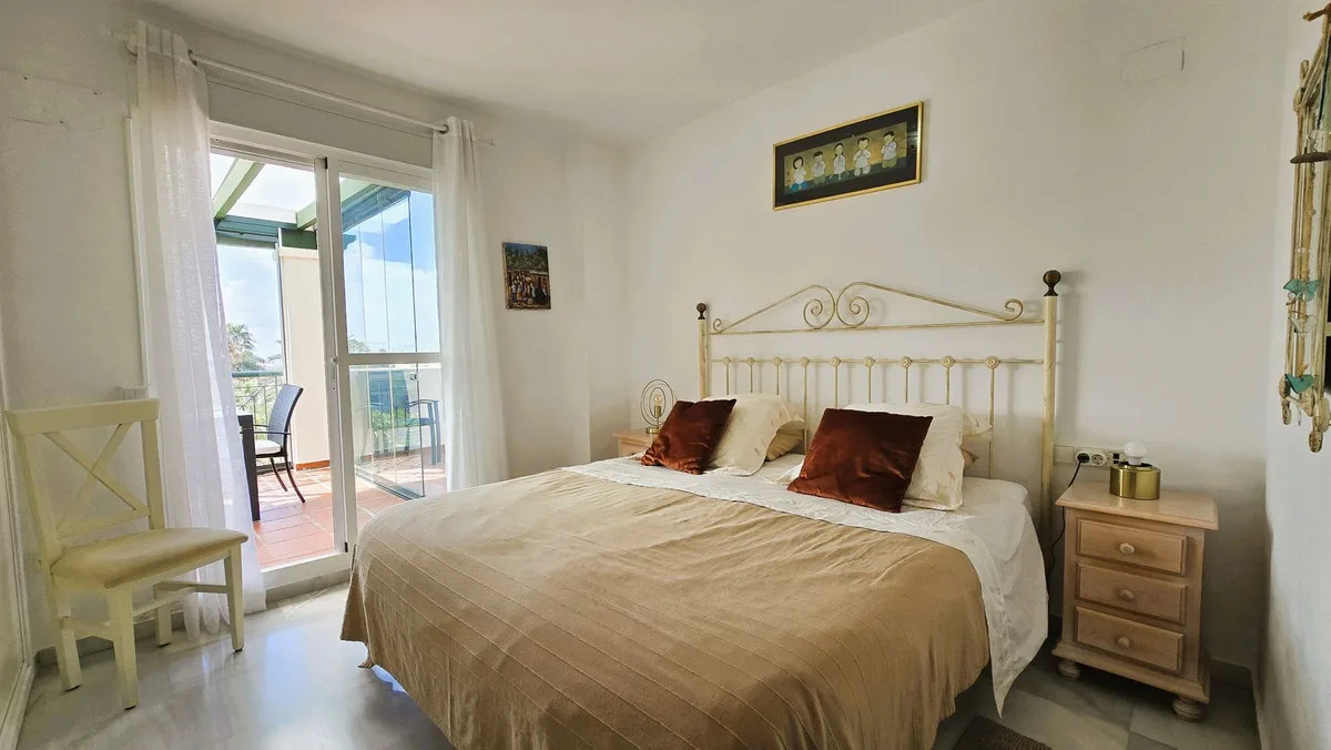 Lorcrimar V, Nueva Andalucía – Hjørne-toppleilighet med stor terrasse – bilde 10