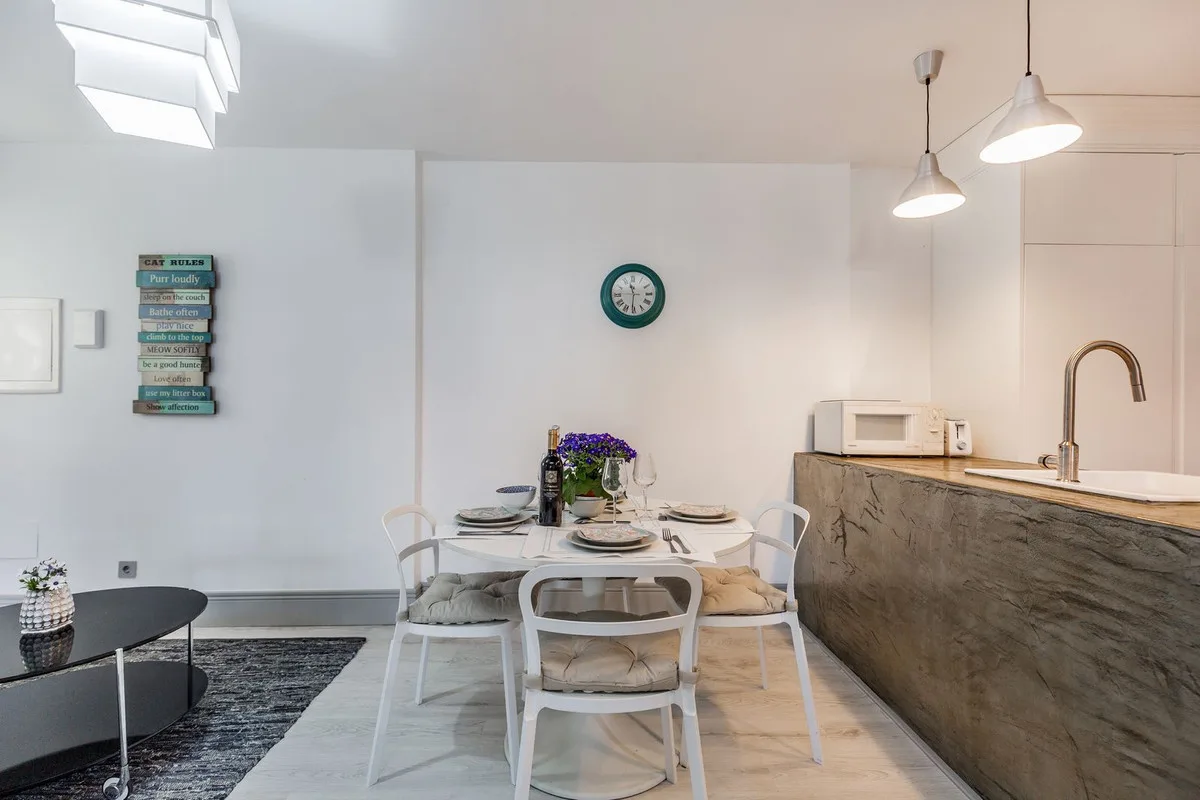 Nueva Andalucía – Romslig leilighet med turistlisens og 50 m² vestvendt terrasse – bilde 9