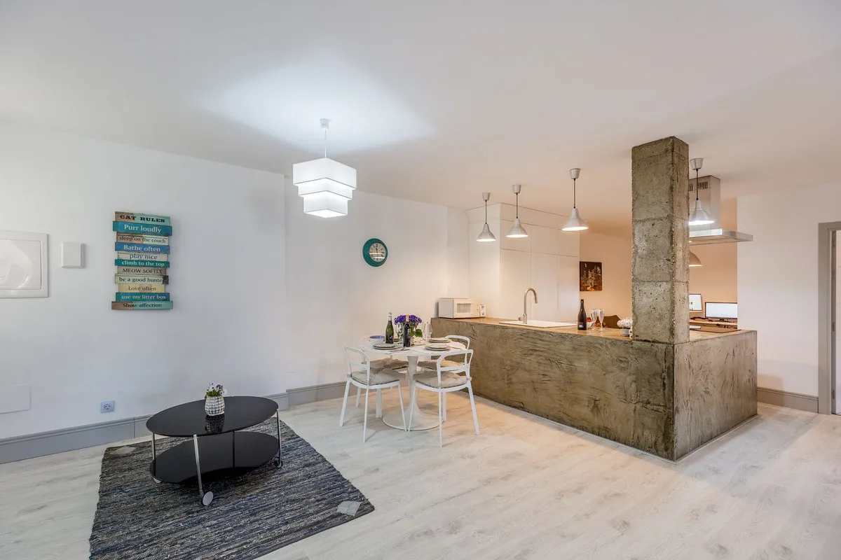 Nueva Andalucía – Romslig leilighet med turistlisens og 50 m² vestvendt terrasse – bilde 11