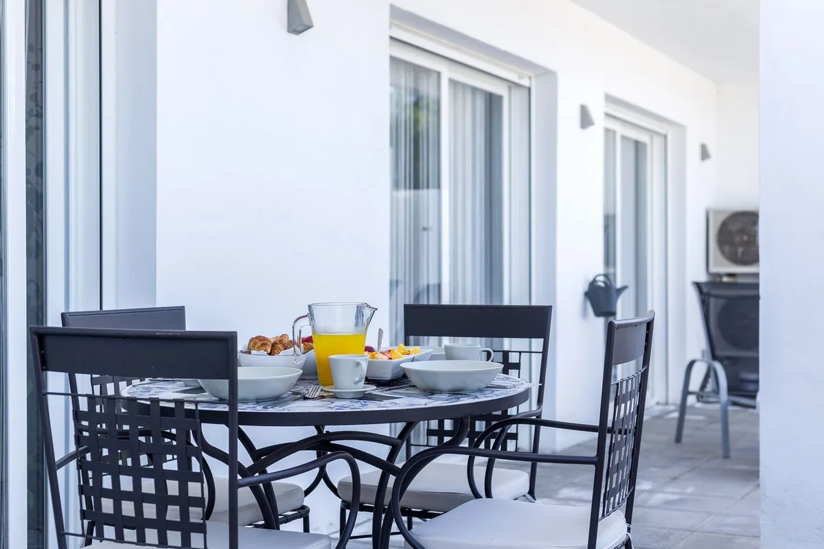 Nueva Andalucía – Romslig leilighet med turistlisens og 50 m² vestvendt terrasse – bilde 25