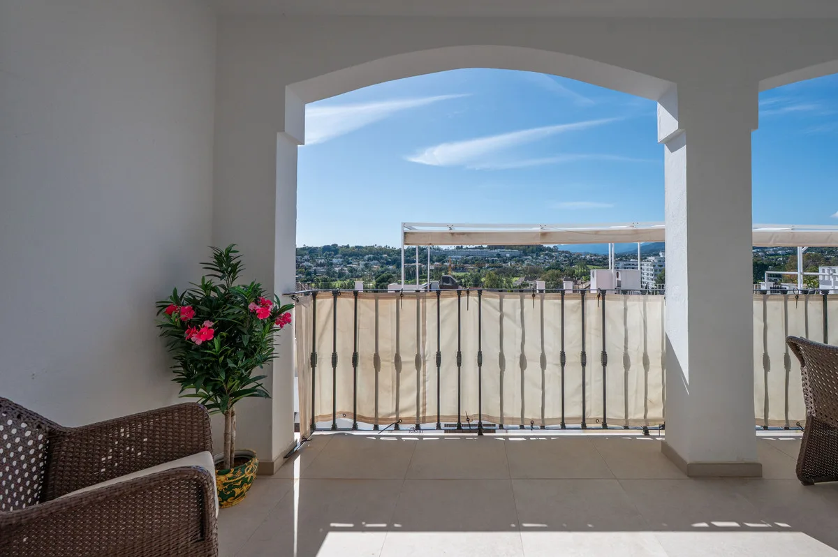 Aloha Pueblo, Nueva Andalucía – Rekkehus med takterrasse og utsikt over golfdalen – bilde 16