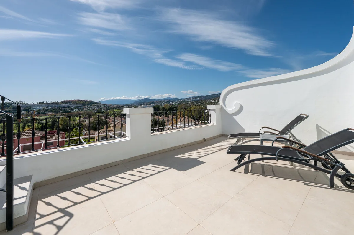 Aloha Pueblo, Nueva Andalucía – Rekkehus med takterrasse og utsikt over golfdalen – bilde 24