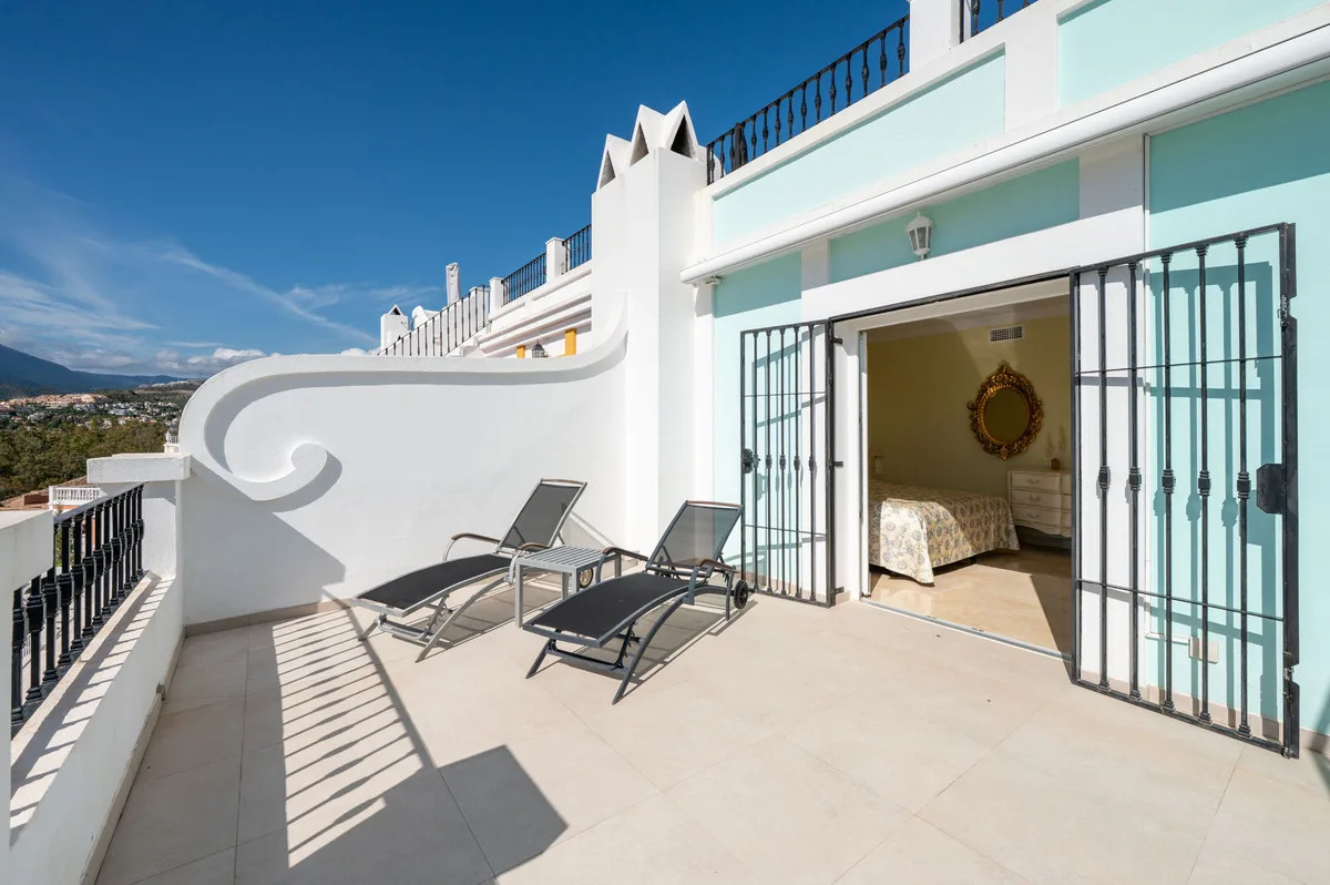 Aloha Pueblo, Nueva Andalucía – Rekkehus med takterrasse og utsikt over golfdalen – bilde 25