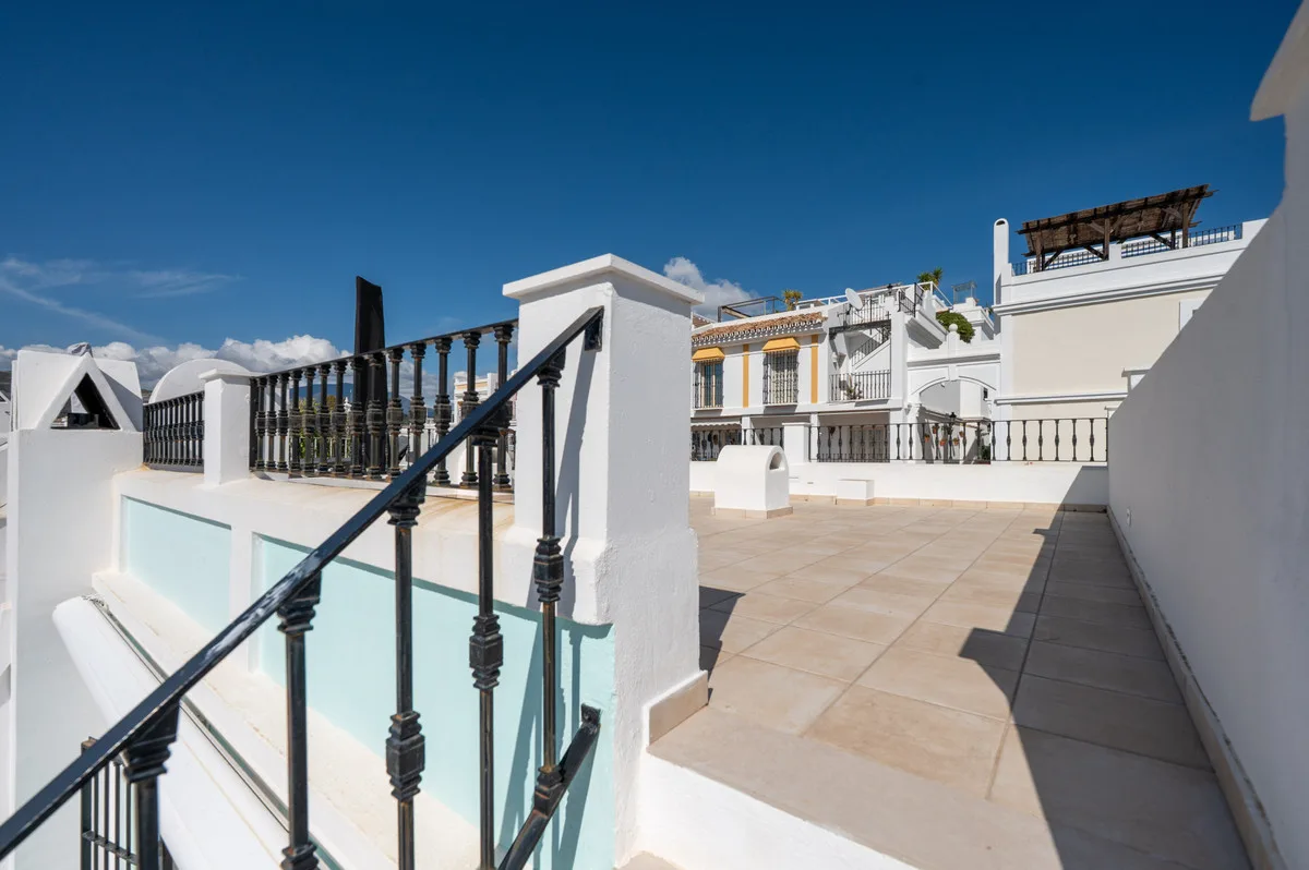 Aloha Pueblo, Nueva Andalucía – Rekkehus med takterrasse og utsikt over golfdalen – bilde 27