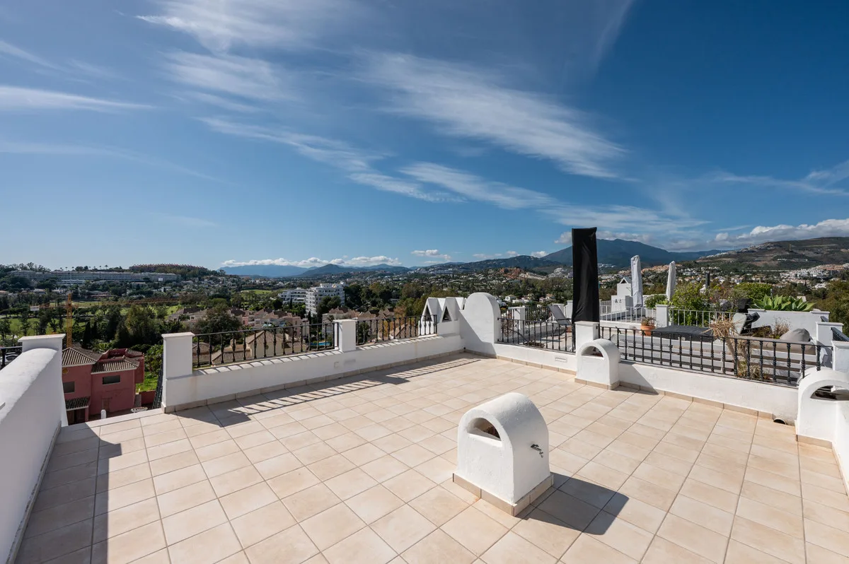 Aloha Pueblo, Nueva Andalucía – Rekkehus med takterrasse og utsikt over golfdalen – bilde 28