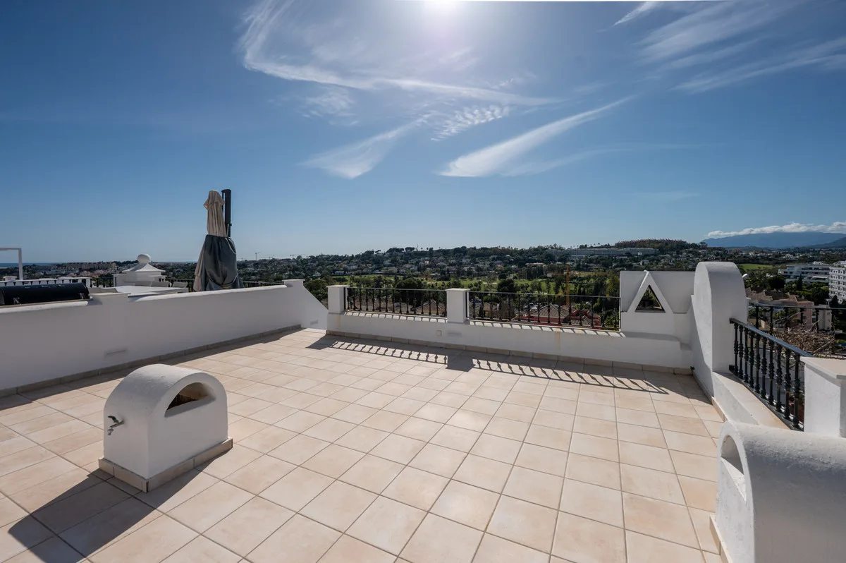 Aloha Pueblo, Nueva Andalucía – Rekkehus med takterrasse og utsikt over golfdalen – bilde 29