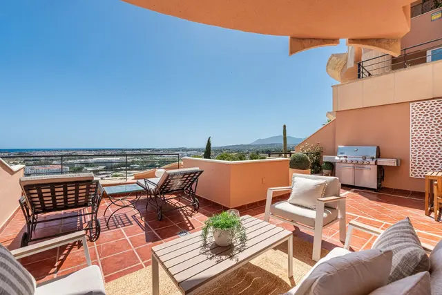 Golf Valley, Nueva Andalucía – Leilighet med panoramautsikt over havet og golfbanen
