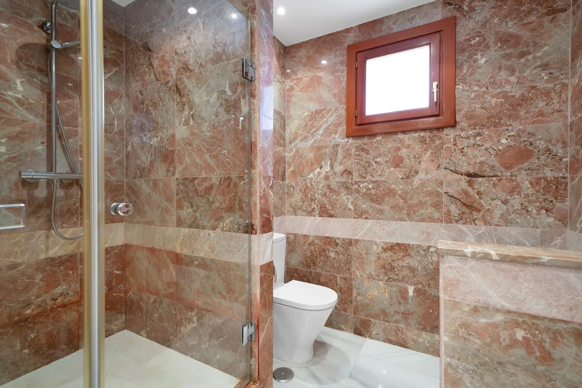 Alcores del Golf, Nueva Andalucía – Renovert leilighet i frontlinje til golfbanen med 87 m² terrasser – bilde 7