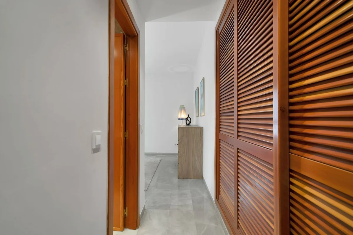 Alcores del Golf, Nueva Andalucía – Renovert leilighet i frontlinje til golfbanen med 87 m² terrasser – bilde 11