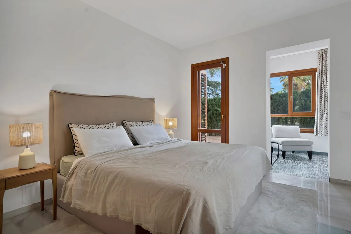 Alcores del Golf, Nueva Andalucía – Renovert leilighet i frontlinje til golfbanen med 87 m² terrasser – bilde 12