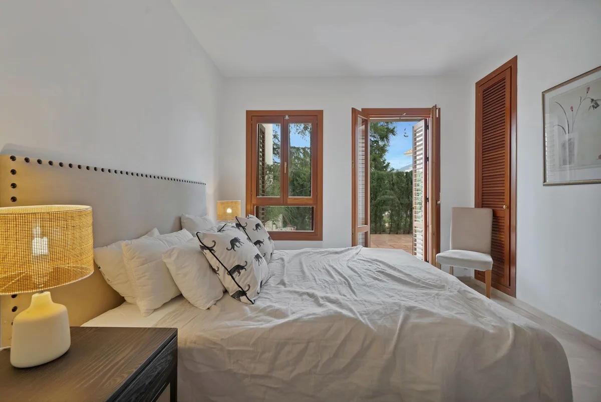 Alcores del Golf, Nueva Andalucía – Renovert leilighet i frontlinje til golfbanen med 87 m² terrasser – bilde 17