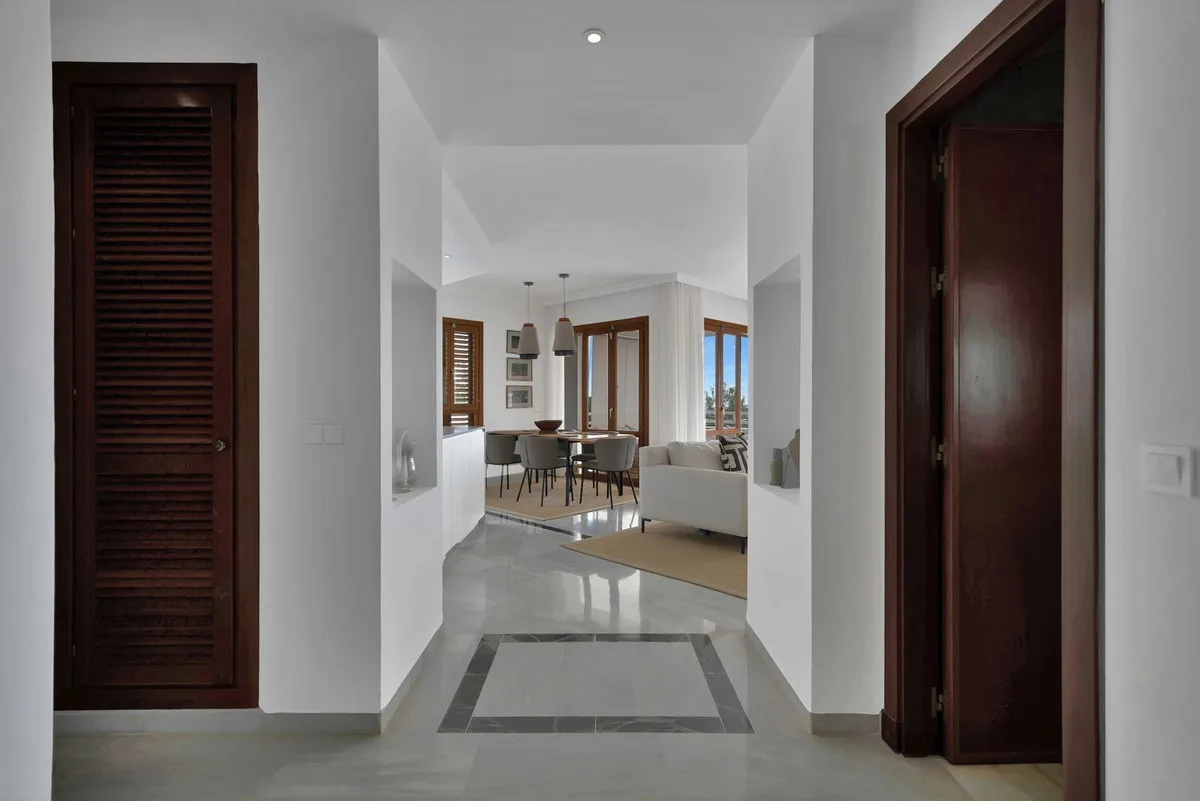 Alcores del Golf, Nueva Andalucía – Renovert leilighet i frontlinje til golfbanen med 87 m² terrasser – bilde 21