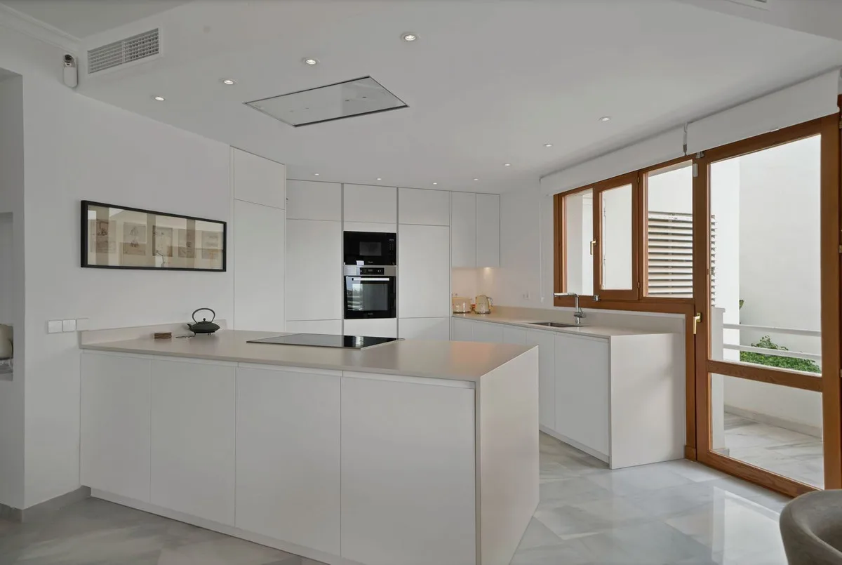 Alcores del Golf, Nueva Andalucía – Renovert leilighet i frontlinje til golfbanen med 87 m² terrasser – bilde 24