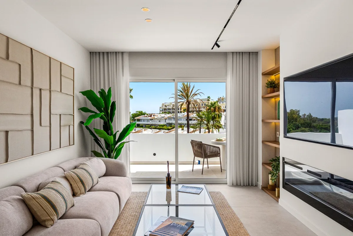 Los Dragos, Nueva Andalucía – Renovert duplex-penthouse i frontlinje til Aloha Golf – bilde 4