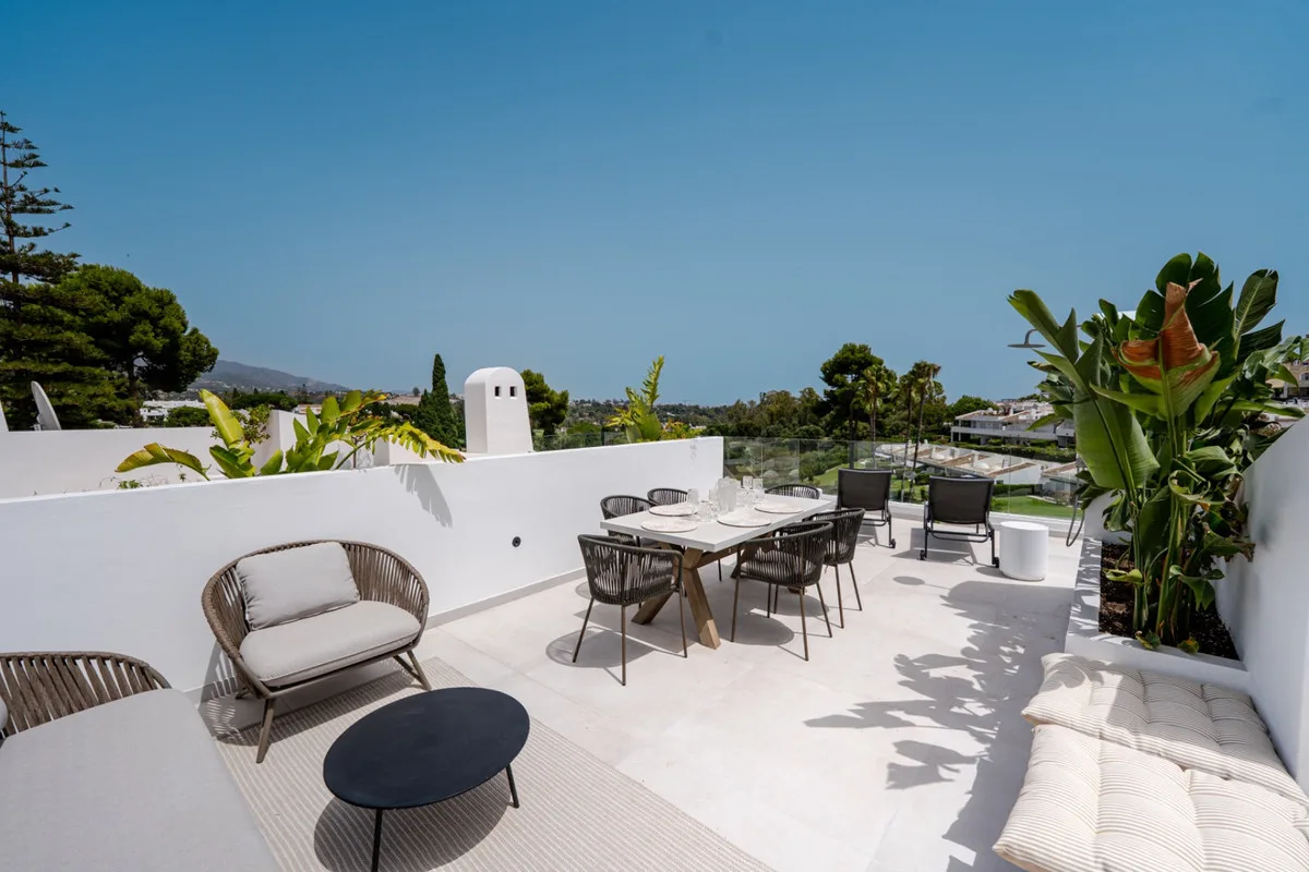 Los Dragos, Nueva Andalucía – Renovert duplex-penthouse i frontlinje til Aloha Golf – bilde 6