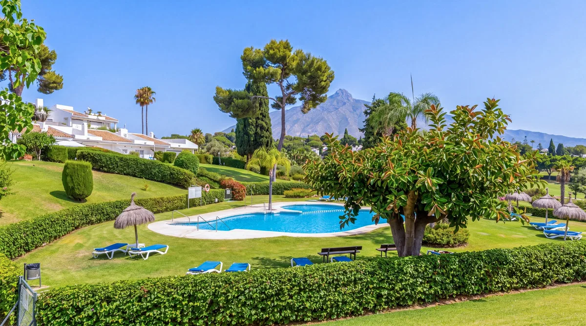Los Dragos, Nueva Andalucía – Renovert duplex-penthouse i frontlinje til Aloha Golf – bilde 5