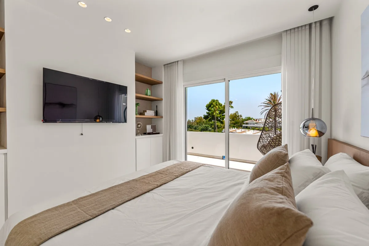 Los Dragos, Nueva Andalucía – Renovert duplex-penthouse i frontlinje til Aloha Golf – bilde 18