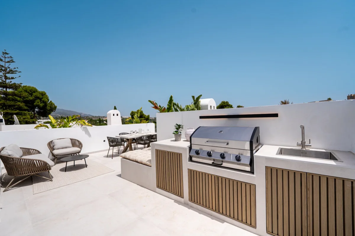 Los Dragos, Nueva Andalucía – Renovert duplex-penthouse i frontlinje til Aloha Golf – bilde 25