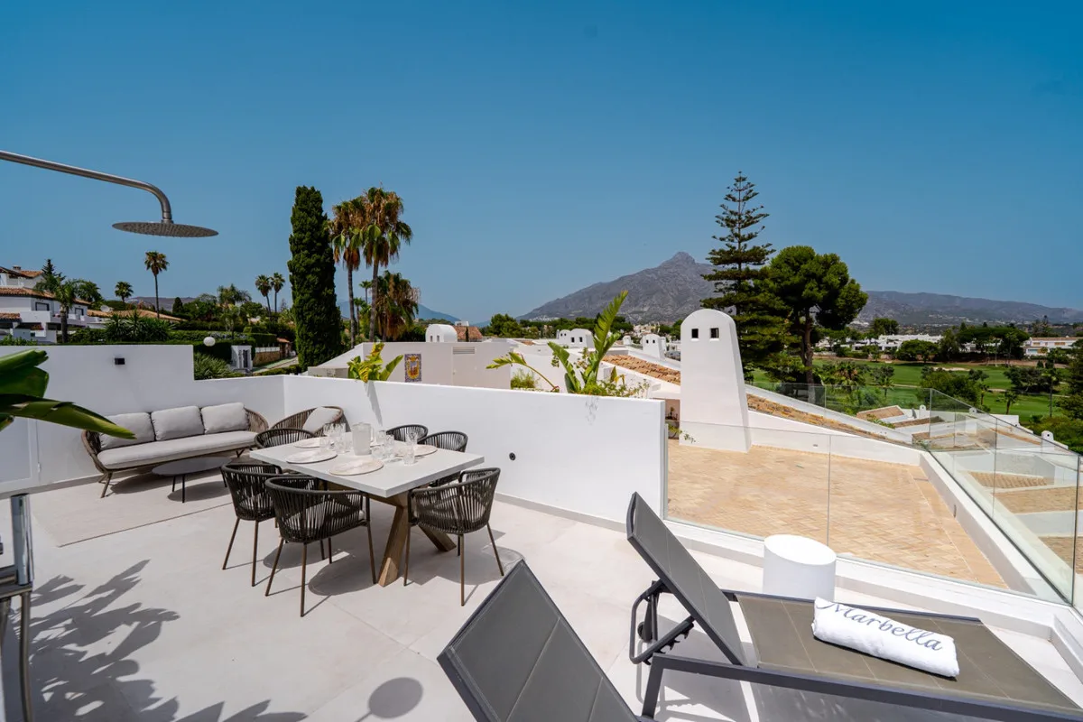 Los Dragos, Nueva Andalucía – Renovert duplex-penthouse i frontlinje til Aloha Golf – bilde 29