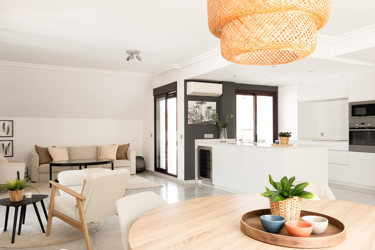 Nueva Andalucía – Duplex-penthouse med 4 soverom, tre terrasser og utsikt mot hav og La Concha – bilde 1