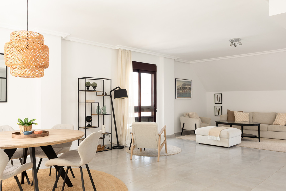 Nueva Andalucía – Duplex-penthouse med 4 soverom, tre terrasser og utsikt mot hav og La Concha – bilde 3