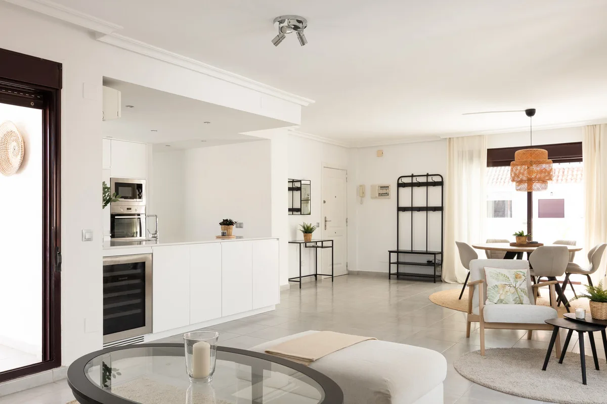 Nueva Andalucía – Duplex-penthouse med 4 soverom, tre terrasser og utsikt mot hav og La Concha – bilde 4