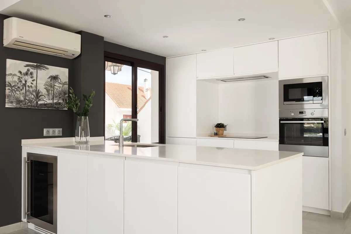 Nueva Andalucía – Duplex-penthouse med 4 soverom, tre terrasser og utsikt mot hav og La Concha – bilde 6