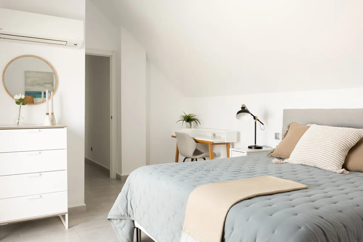 Nueva Andalucía – Duplex-penthouse med 4 soverom, tre terrasser og utsikt mot hav og La Concha – bilde 7