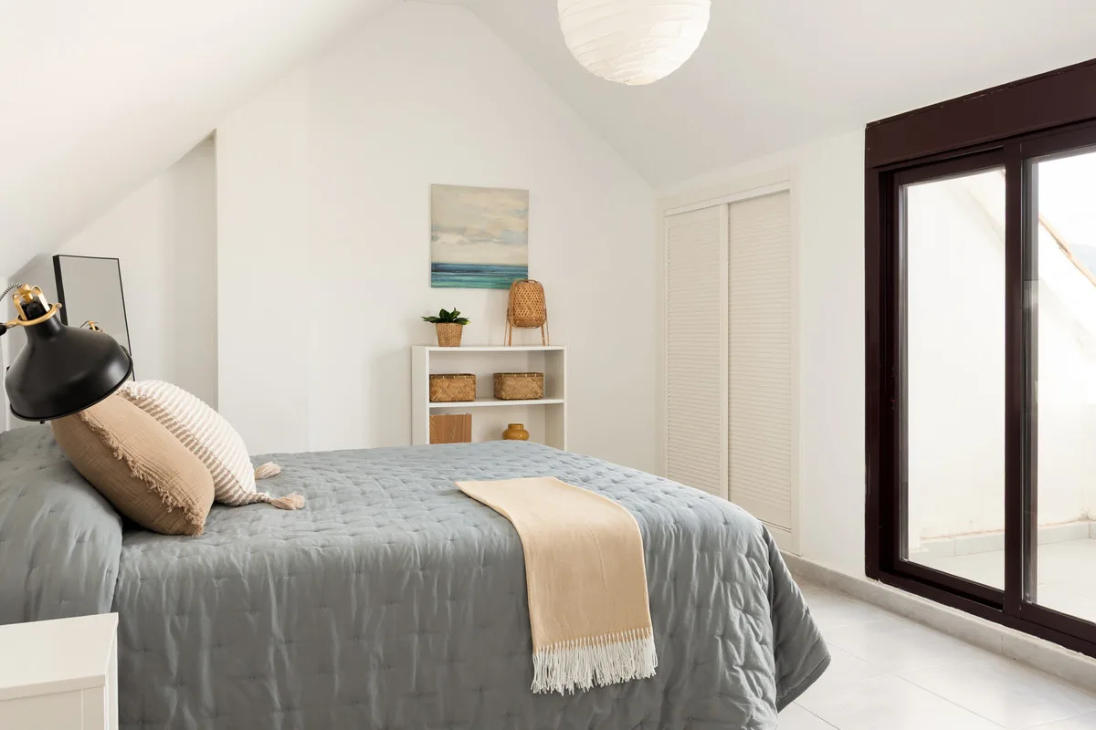 Nueva Andalucía – Duplex-penthouse med 4 soverom, tre terrasser og utsikt mot hav og La Concha – bilde 8
