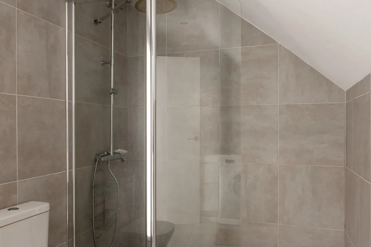 Nueva Andalucía – Duplex-penthouse med 4 soverom, tre terrasser og utsikt mot hav og La Concha – bilde 9