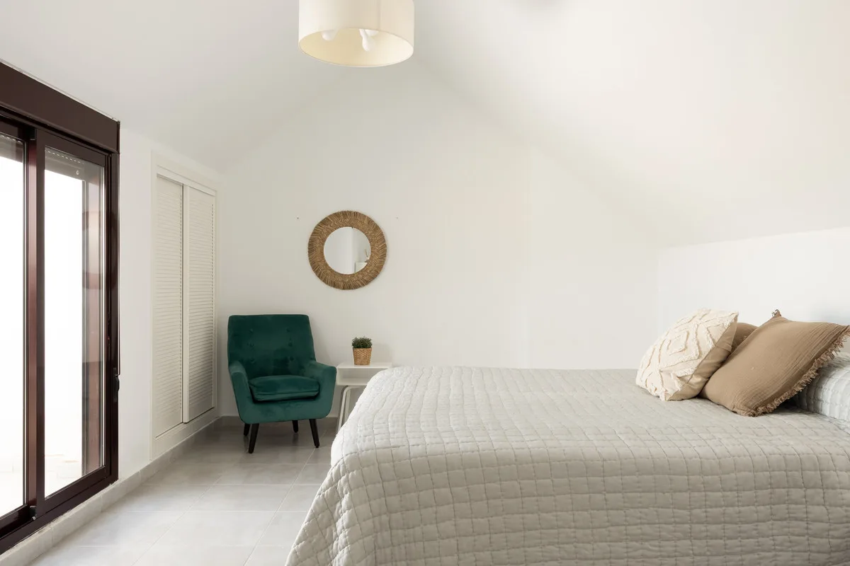 Nueva Andalucía – Duplex-penthouse med 4 soverom, tre terrasser og utsikt mot hav og La Concha – bilde 11