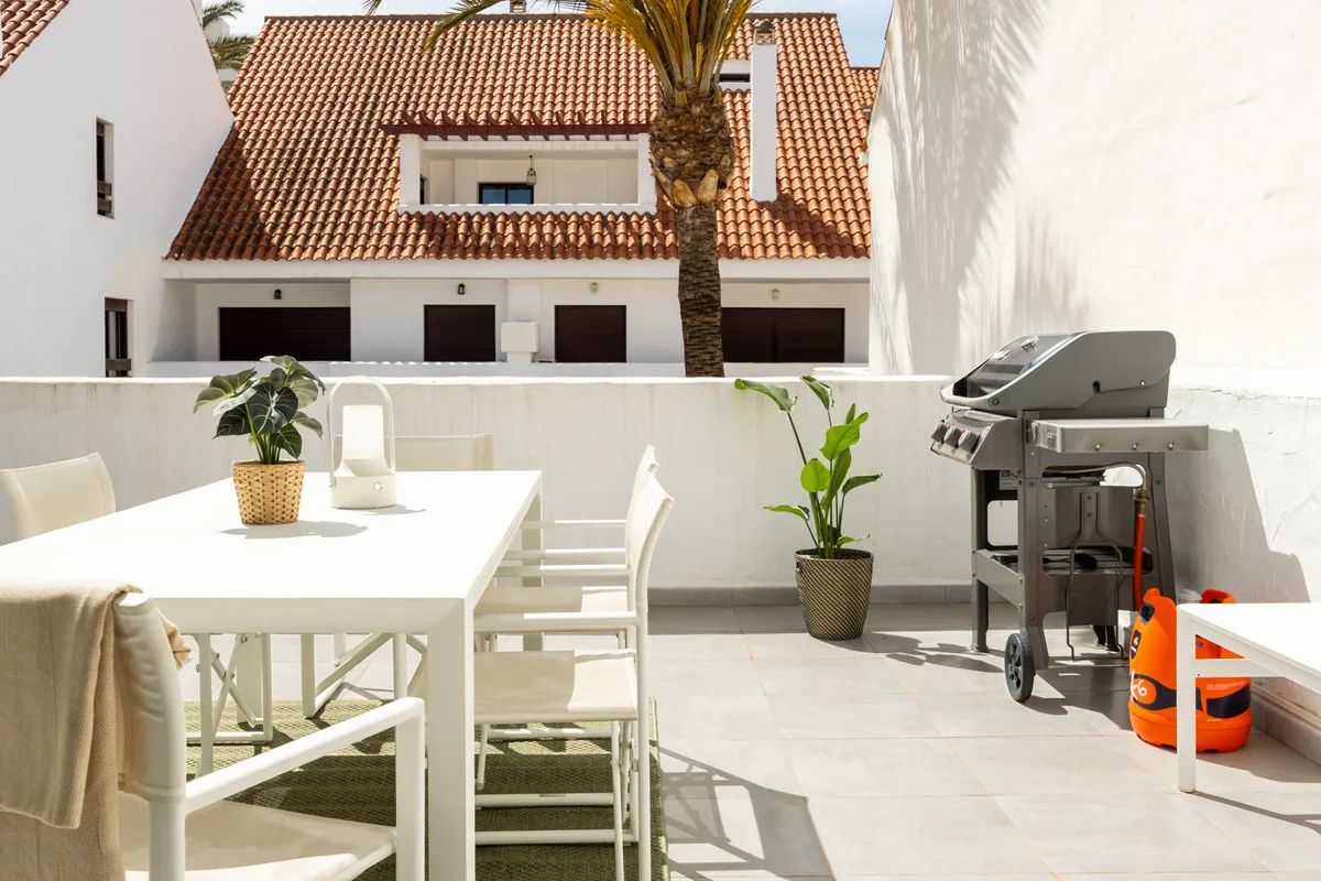 Nueva Andalucía – Duplex-penthouse med 4 soverom, tre terrasser og utsikt mot hav og La Concha – bilde 18