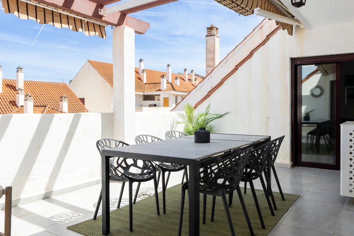 Nueva Andalucía – Duplex-penthouse med 4 soverom, tre terrasser og utsikt mot hav og La Concha – bilde 20