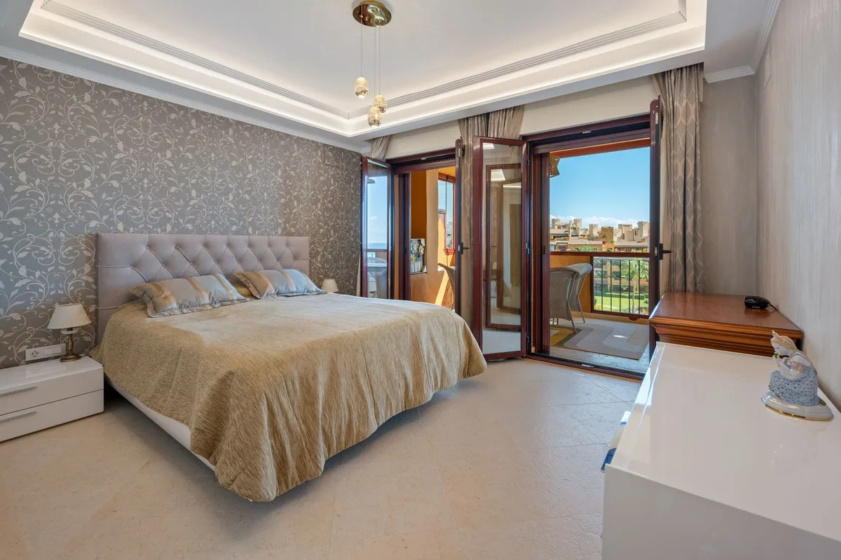Granados del Mar, Estepona – Leilighet i første strandlinje med terrasse og sjøutsikt – bilde 11