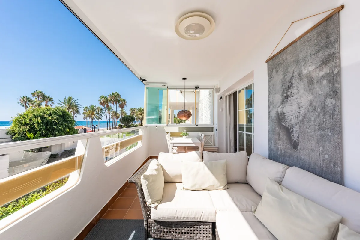 San Pedro de Alcántara – sørvendt leilighet i første rekke ved stranden, med terrasse og privat garasjeplass – bilde 9