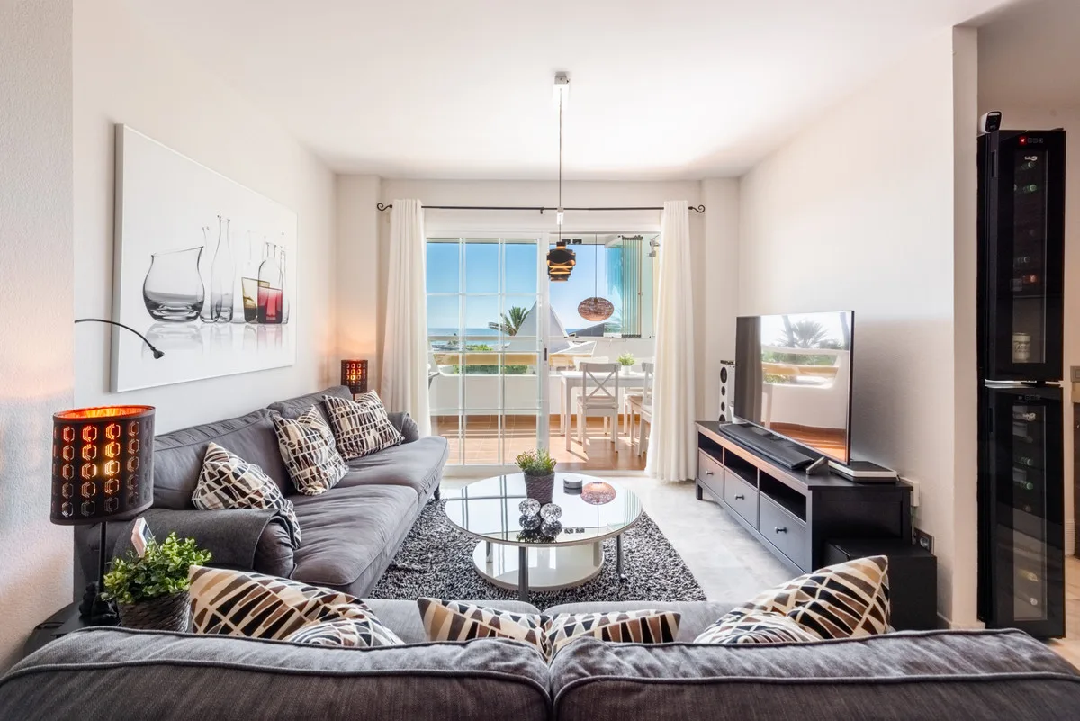 San Pedro de Alcántara – sørvendt leilighet i første rekke ved stranden, med terrasse og privat garasjeplass – bilde 11