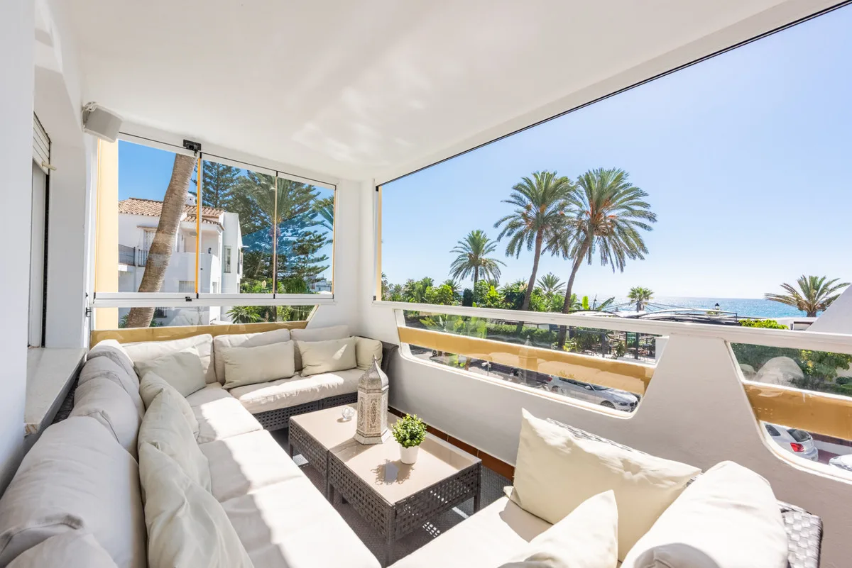 San Pedro de Alcántara – sørvendt leilighet i første rekke ved stranden, med terrasse og privat garasjeplass – bilde 8