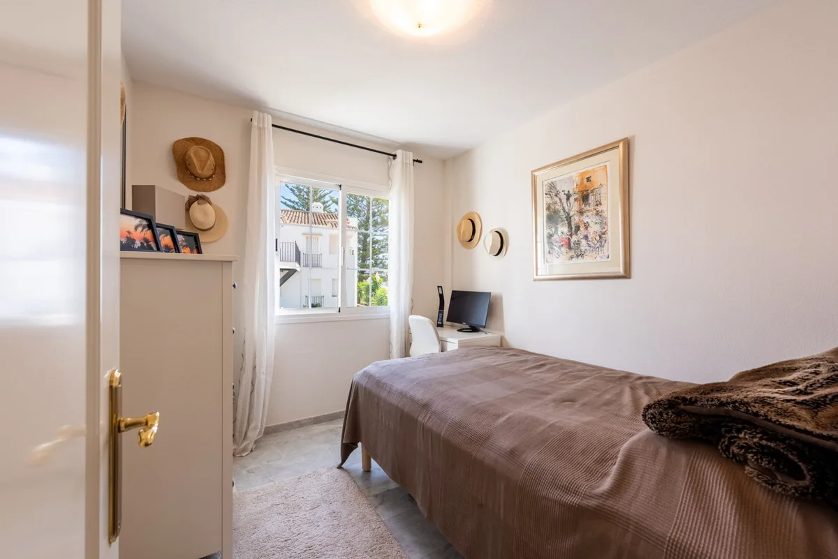 San Pedro de Alcántara – sørvendt leilighet i første rekke ved stranden, med terrasse og privat garasjeplass – bilde 19