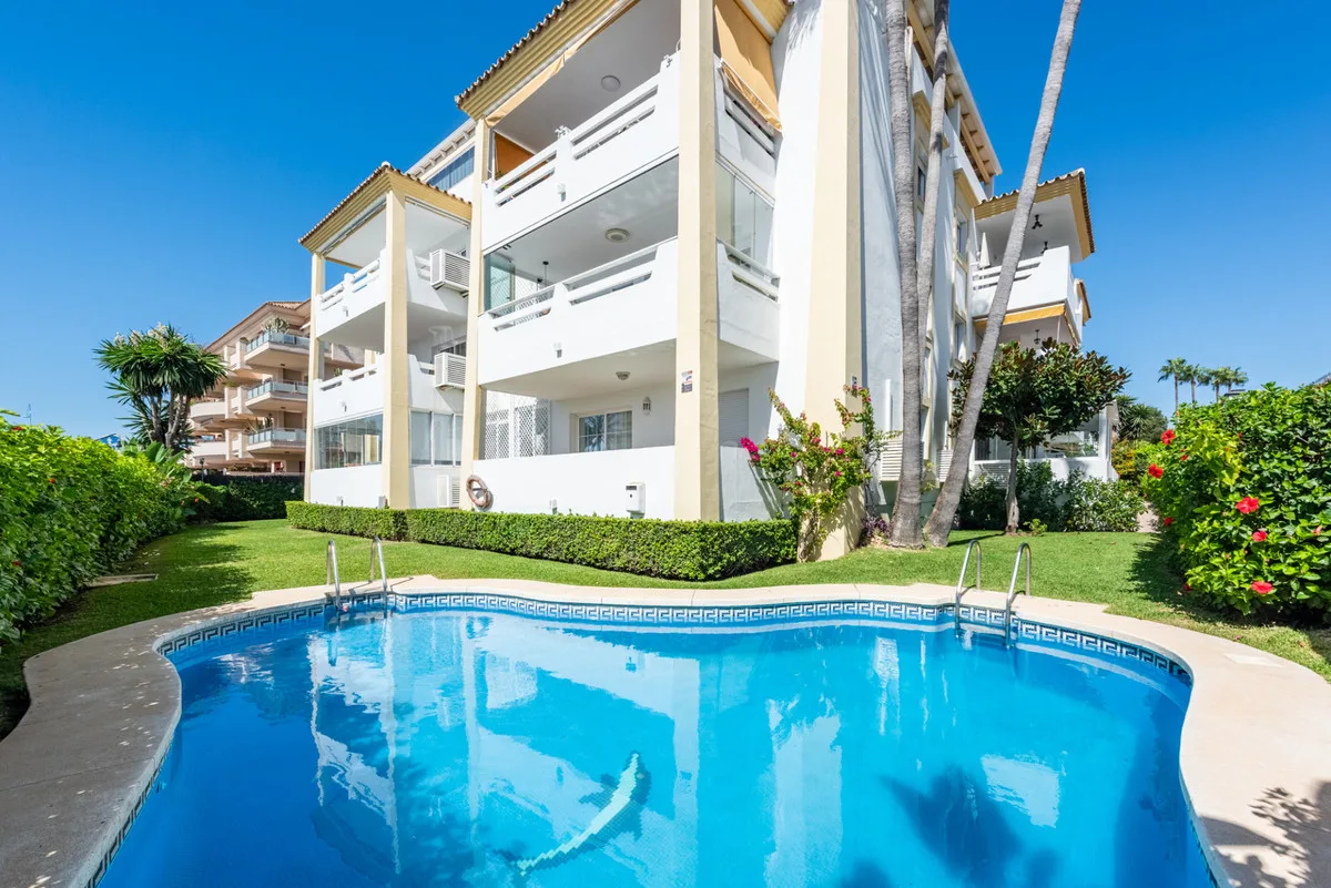 San Pedro de Alcántara – sørvendt leilighet i første rekke ved stranden, med terrasse og privat garasjeplass – bilde 22