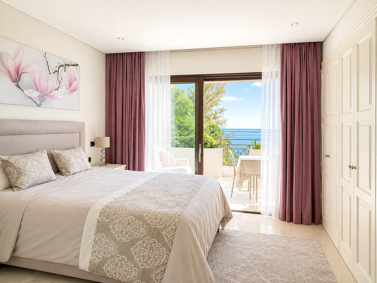 Estepona – frontlinjeleilighet i Doncella Beach med innglasset terrasse og sjøutsikt til Gibraltar – bilde 3