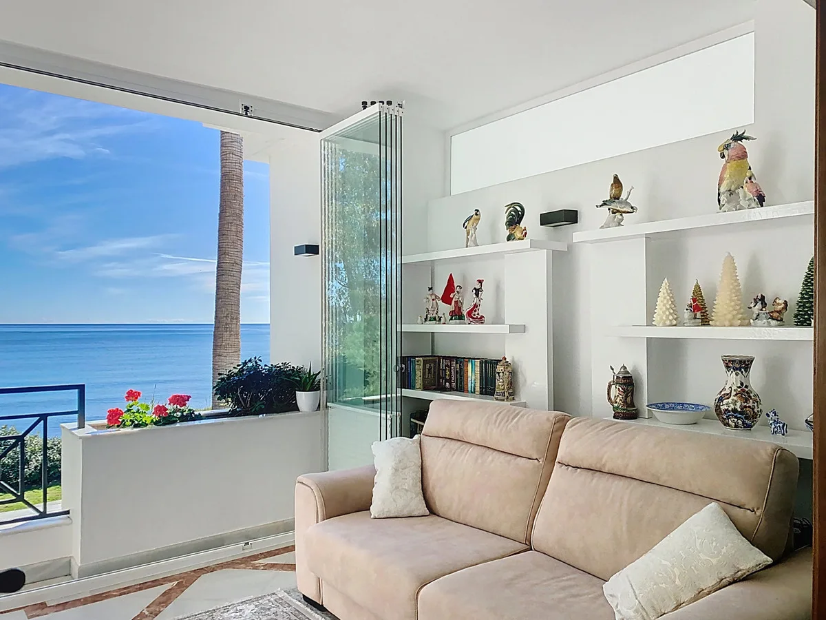 Estepona – frontlinjeleilighet i Doncella Beach med innglasset terrasse og sjøutsikt til Gibraltar – bilde 6